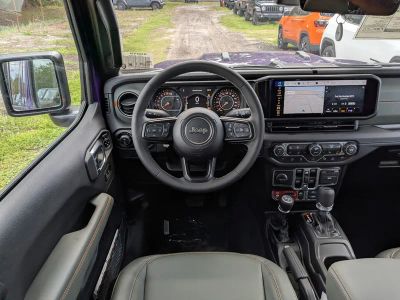 2026 Jeep Gladiator — photo 16 view