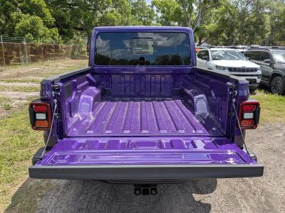 2026 Jeep Gladiator — photo 12 view