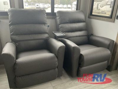 2025 Keystone RV Montana - Photo 26