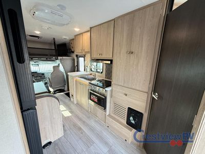 2025 Coachmen RV Leprechaun - Photo 5