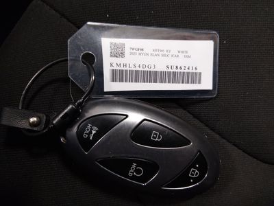 2025 Hyundai Elantra — photo 15 view