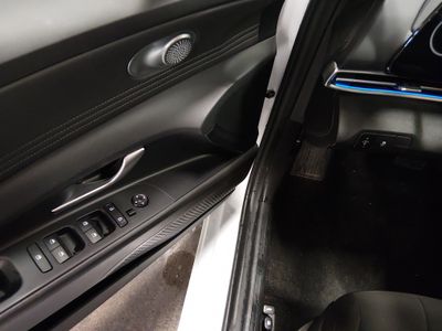 2025 Hyundai Elantra — photo 13 view