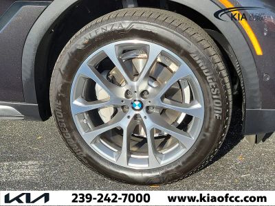 2021 BMW X6 — detail view