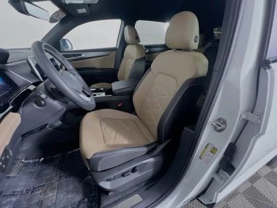 2024 Volkswagen Atlas Cross Sport — photo 10 view