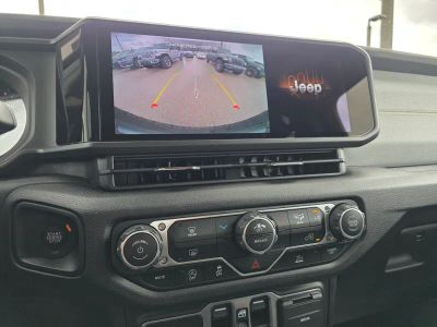 2025 Jeep Wrangler — photo 30 view