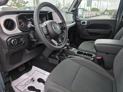 2025 Jeep Wrangler — photo 23 view