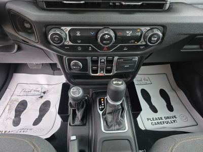 2025 Jeep Wrangler — photo 25 view