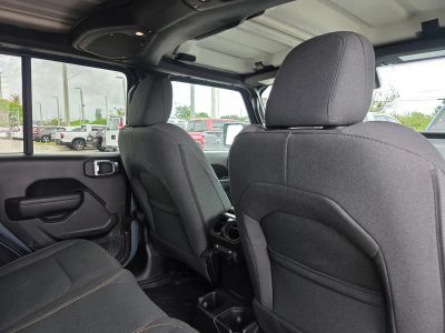 2025 Jeep Wrangler — photo 12 view