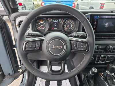 2025 Jeep Wrangler — photo 26 view