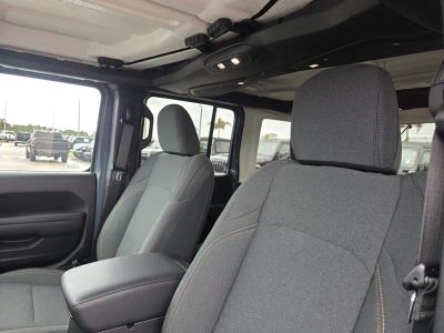 2025 Jeep Wrangler — photo 21 view