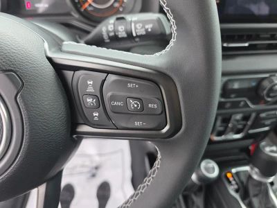 2025 Jeep Wrangler — photo 28 view