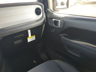 2026 Jeep Wrangler — photo 18 view