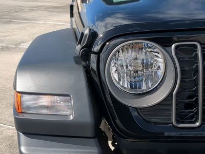 2026 Jeep Wrangler — photo 10 view
