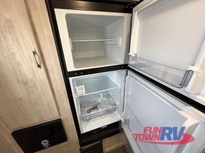 2025 Gulf Stream RV Vintage Yellowstone - Photo 19