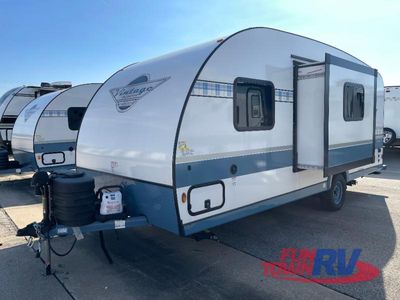 2025 Gulf Stream RV Vintage Yellowstone - Photo 3
