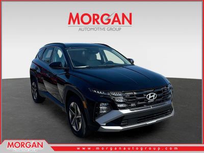 2026 Hyundai TUCSON SEL in Phantom Black — front three-quarter view