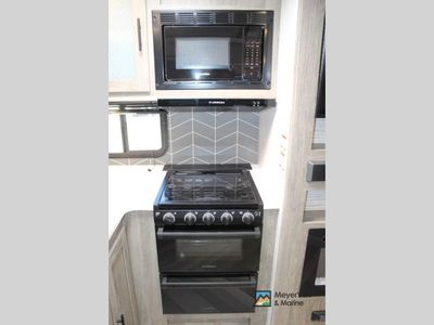 2022 Forest River RV Wildwood Heritage Glen - Photo 9