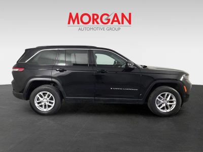 2025 Jeep Grand Cherokee — engine compartment view