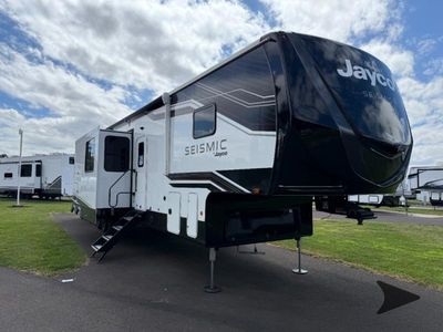 2026 Jayco Seismic - Photo 3