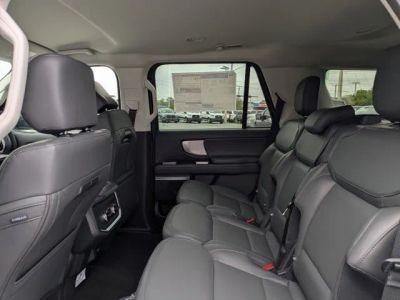 2026 Ford Expedition — photo 15 view