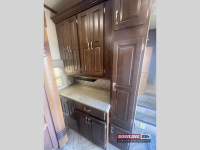 2016 Cedar Creek Silverback 33IK - Photo 16