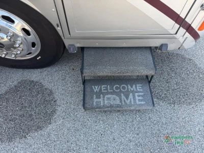 2010 Winnebago Journey — photo 11 view