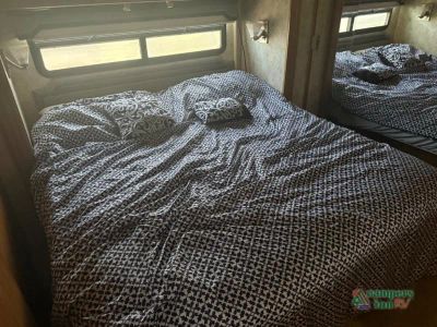 2010 Winnebago Journey — photo 34 view