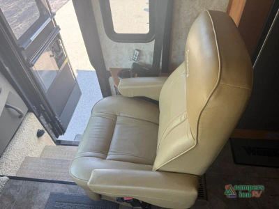 2010 Winnebago Journey — photo 19 view