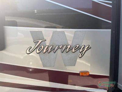 2010 Winnebago Journey — photo 9 view
