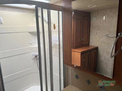2010 Winnebago Journey — photo 35 view