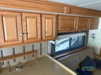 2010 Winnebago Journey — photo 23 view