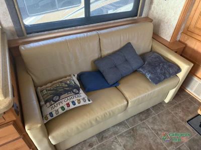2010 Winnebago Journey — photo 22 view
