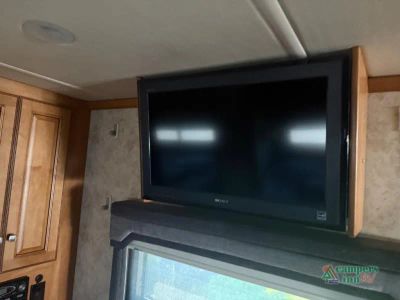 2010 Winnebago Journey — photo 38 view