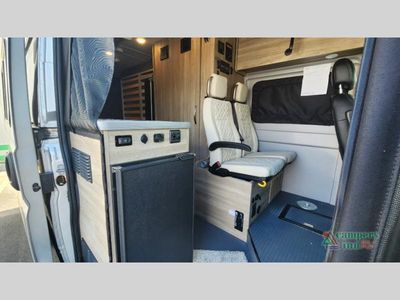2025 Winnebago Solis - Photo 23
