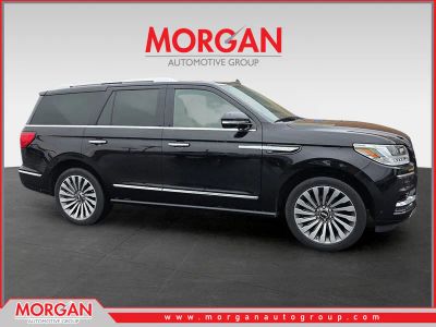2019 Lincoln Navigator Reserve in Black — front three-quarter view