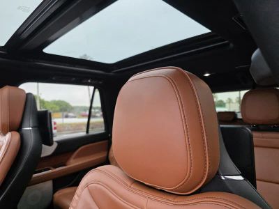 2019 Lincoln Navigator — photo 12 view