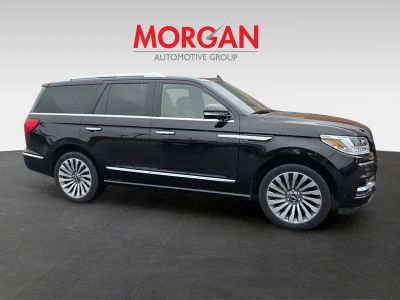 2019 Lincoln Navigator — side profile view