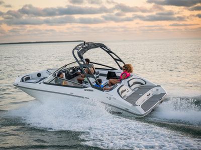 2025 Yamaha Boats AR195 - Photo 6