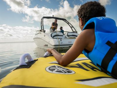 2025 Yamaha Boats AR195 - Photo 14