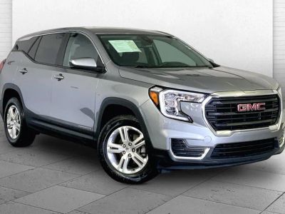 2024 GMC Terrain SLE in Sterling Metallic — front three-quarter view