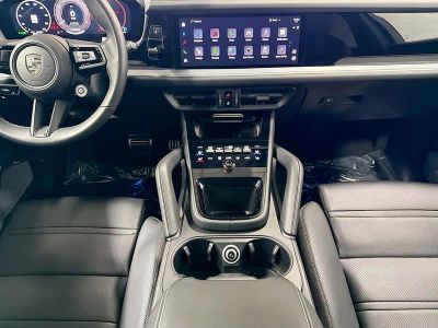 2025 Porsche Cayenne — photo 21 view