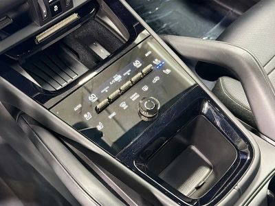 2025 Porsche Cayenne — photo 29 view