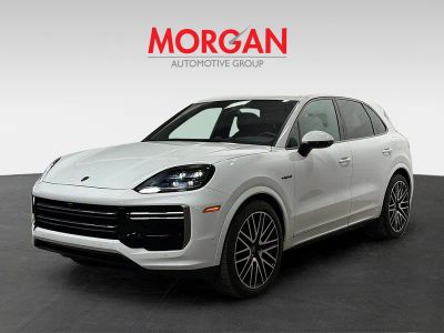 2025 Porsche Cayenne — rear three-quarter view
