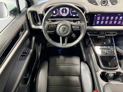 2025 Porsche Cayenne — photo 18 view