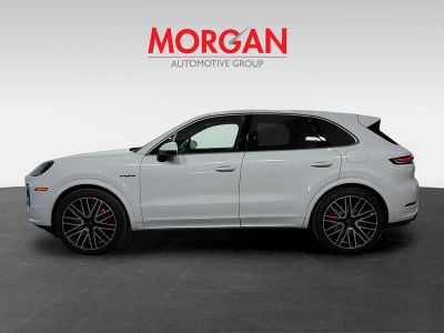 2025 Porsche Cayenne — photo 7 view