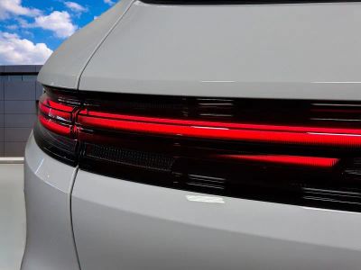 2025 Porsche Cayenne — photo 10 view