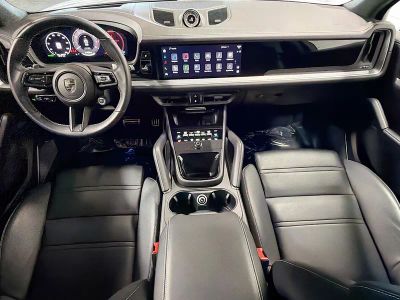 2025 Porsche Cayenne — photo 16 view