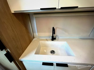 2026 Winnebago Thrive — photo 12 view