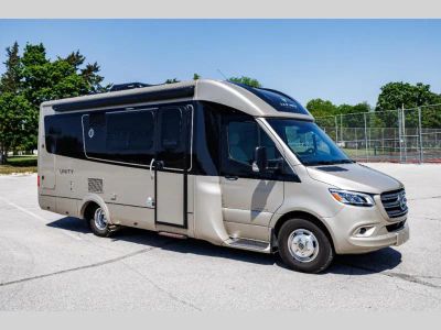 2022 Leisure Travel Unity — front three-quarter view