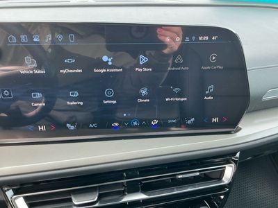 2026 Chevrolet Traverse — photo 12 view